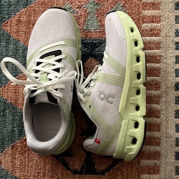 On cloud - Picture 3 of 7